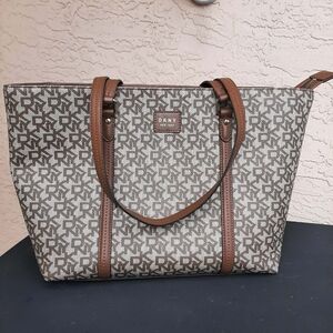 DKNY NWOT Signature Logo Tote